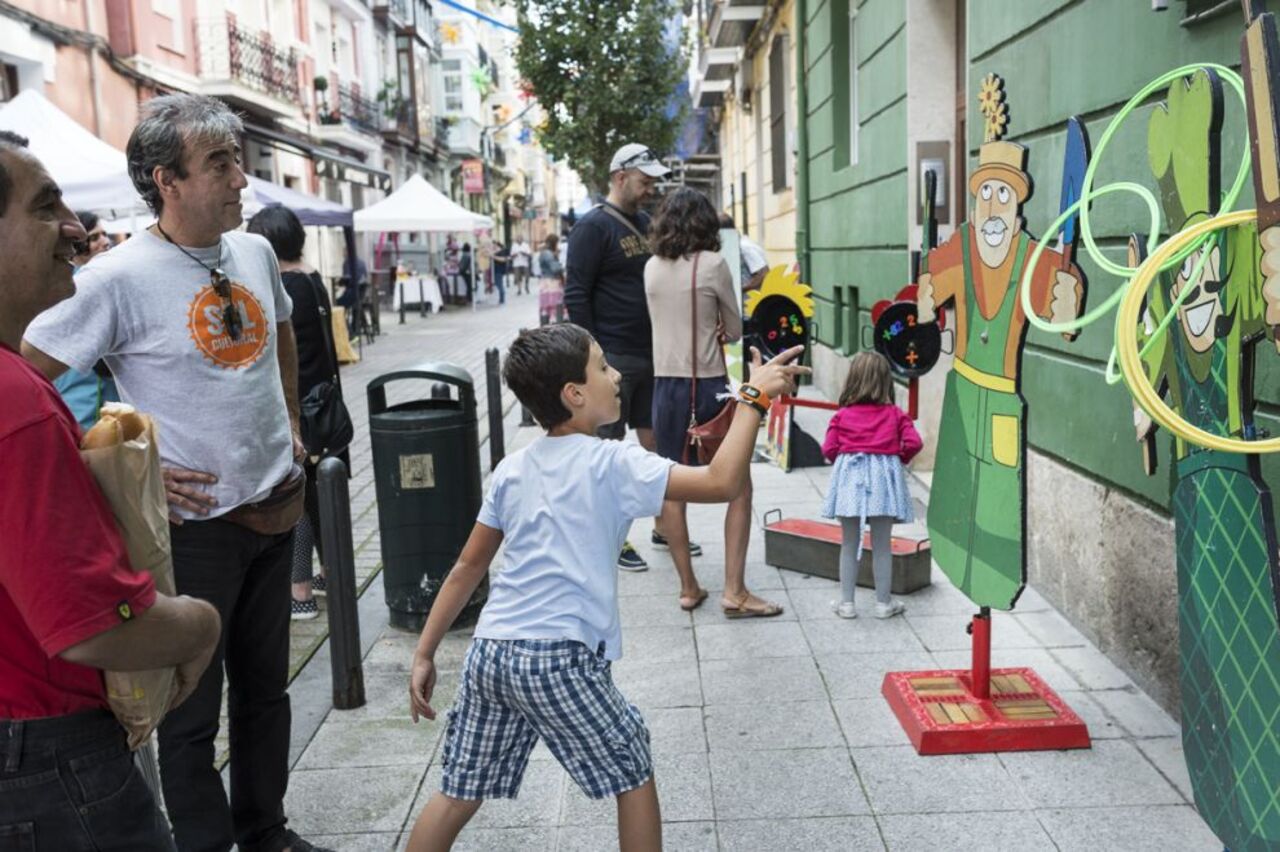 La calle Del Sol celebra el otoño con el jazz de los Raqueros y la danza contemporánea