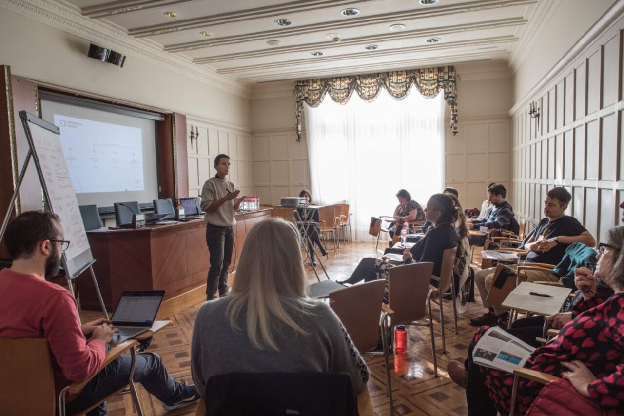 Lorena Ruiz imparte un taller de mediación cultural para los 'visionarios' de Santander