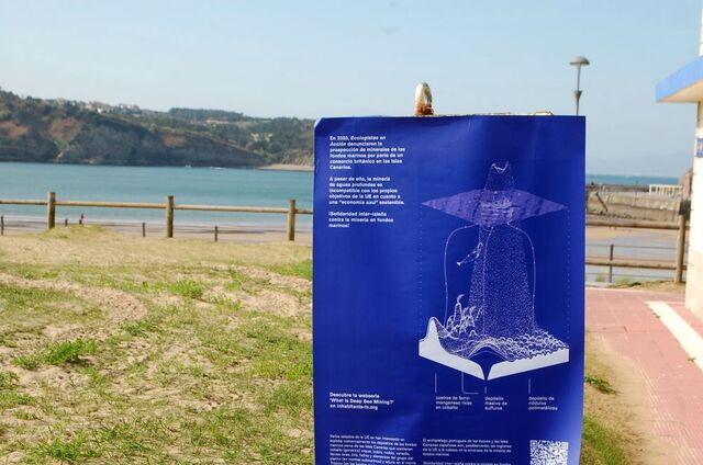 Carteles en Santander y Bilbao para denunciar la destrucción de los ecosistemas marinos