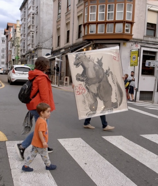 Arte Peatonal retira las obras de los escaparates tras  varias semanas convertidos en “galerías efímeras” 